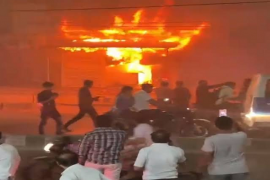A massive fire broke out in Gol Bazaar, four shops were burnt to ashes, causing panic. Hindi news big News latest news khabargali 