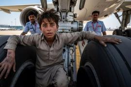 A teenager reached Delhi from Kabul by hiding in the wheels of a plane, remained hidden for an hour and a half, and was sent back after questioning. Hindi news latest News khabargali 