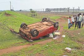 High speed Bolero and car collided in Bastar, two people burnt alive, 3 injured