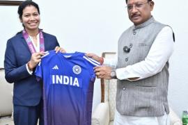 World Cup winning Indian women's cricket team's physiotherapist Akanksha Satyavanshi met the Chief Minister, Raipur, Chhattisgarh Khabargali