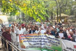 Major protest over land registration; builders and brokers stage a massive demonstration outside the Collectorate, Raipur, Chhattisgarh, Khabargali