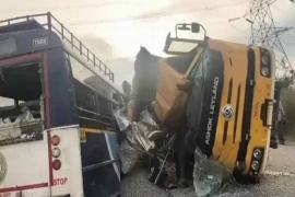 Bus and truck collide, 20 people killed, many injured hindi News latest News khabargali 