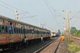 Another train accident averted in Chhattisgarh, three trains collided on the same track, causing panic among passengers. Cg big News latest News khabargali 