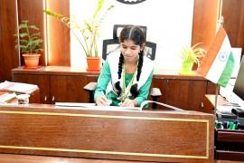 A 12th-grade student became a collector for 15 minutes and gave three important instructions.