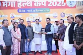 A massive service camp was organized in Raipur, witnessing a huge turnout at the mega health camp organized by Raipur West MLA and former minister Rajesh Munat.  18,000 patients received free treatment.  Food and fruits were also provided free of charge. People from neighboring states also attended.  "Swarna Prashan",an Ayurvedic immunity-boosting treatment for children will be administered to children tomorrow. Raipur, Chhattisgarh, Khabargali