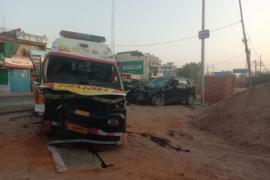 A speeding 108 ambulance ran over a playing child, shocking people. Hindi News latest News khabargali 