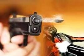 खैरागढ़ में CAF के जवान ने साथी जवान को मारी गोली, पूरे इलाके में मचा मचा हड़कंप खबरगली CAF soldier shoots fellow soldier in Khairagarh, panic spreads across the area Khairagarh hindi news latest news khabargali 