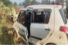 Car collides with divider, three dead, girl among the dead, 6 injured