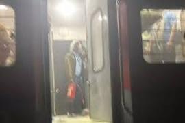 Fire breaks out in general coach of Pune-Howrah Azad Hind Express, causing panic