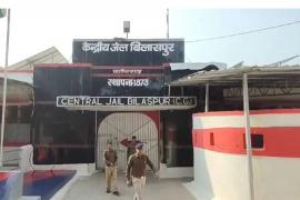 सेंट्रल जेल में कैदी ने हंसिया से अपना गला रेतकर की खुदकुशी की कोशिश, गंभीर हालत में अस्पताल में भर्ती खबरगली Inmate in Central Jail attempts suicide by slitting his throat with a sickle, hospitalized in critical condition bilaspur Chhattisgarh News latest News khabargali 