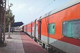  वैनगंगा एक्सप्रेस में गूंजी किलकारी, चलती ट्रेन में महिला ने दिया बच्ची को जन्म खबरगली A cry of joy resonated on the Vanganga Express as a woman gave birth to a baby girl on a moving train. raipur chhattisgarh hindi news khabargali 