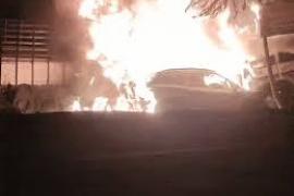  A moving car caught fire, killing father and son. hindi news mp news khabargali 