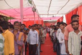 A wave of faith surged at the Shri Dakshinmukhi Hanuman Temple in Bhanpuri, eminent personalities along with thousands of workers took part in the Bhandara Prasad, according to the temple committee chairman U.N. Agarwal, Raipur Khabargali.