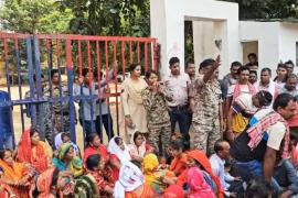 Bloodshed in Pakhanjoor over land dispute: Hundreds of villagers surround police station and tehsil, Chhattisgarh, Khabargali