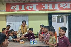 "Blessings from the innocent and support from loved ones: Star Vedic Welfare President Syed Salma celebrated her birthday at a children's home, and journalists congratulated her at the Press Club", Raipur, Chhattisgarh, Khabargali