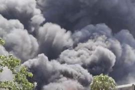 A massive fire broke out at Saddu Plastic Factory, fire brigade team reached the spot. raipur chhattisgarh hindi news khabargali  