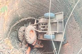 Tractor falls into 30-foot deep well, driver dies tragically, four injured hindi news big news khabargali 