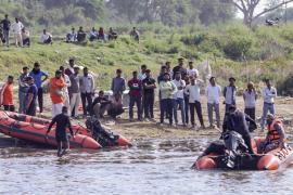 11 pilgrims dead so far in Vrindavan boat accident, 4 still missing hindi news big news mathura news khabargali 