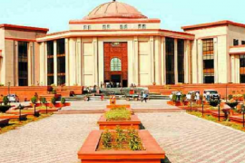 High Court opens on holiday, grants relief to student, orders Rungta College to issue admit cardsbilaspur chhattisgarh hindi News khabargali 