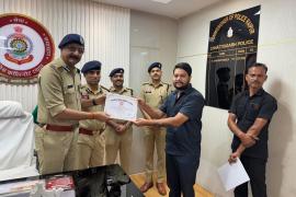 Raipur Police appreciated the spirit of common citizens, honored the brave men who caught the chain snatcher, Himanshu Soni, resident of Pension Bada and Shobhran Singh Thakur, resident of Kashiram Nagar, showed indomitable courage, Police Commissioner Sanjeev Shukla, Khabargali