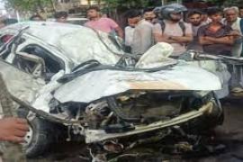 Car hits divider, overturns, 2 dead, 3 in critical condition hindi news big news  khabargali 