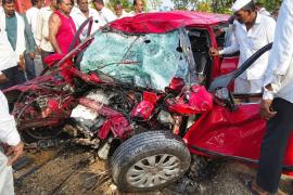 Horrific road accident in Jalgaon, 5 people of the same family died. hindi news maharastra hindi news khabargali 