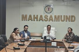 Salute to the success of the disabled in Mahasamund: They set an example by repaying their loans on time, and were honored by the Corporation Chairman at the Collectorate! Mr. Lokesh Kavadia, Chairman of the Chhattisgarh Disabled Finance and Development Corporation, was present as the chief guest. Chhattisgarh, Khabargali