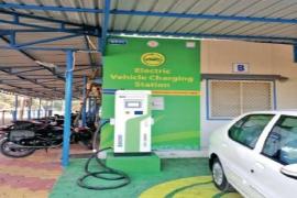 200 charging stations for electric vehicles to open soon; Transport Secretary holds meeting with officials. raipur chhattisgarh hindi news raipur news khabargali 