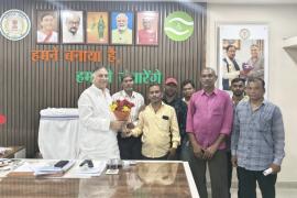 Delegation of Chhattisgarh Coolie Transport Welfare Association raised problems in the corporation office, assurance of positive initiative, Corporation Chairman Lokesh Kavadiya in the office of Chhattisgarh Disabled Finance and Development Corporation, Khabargali