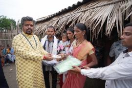 Dr. Prema Sai reached the homes of Naxal-affected victims by traversing dense forests and muddy paths; hailed Modi, Shah, Sai, and Sharma as ‘divine figures’. Latest news hindi news khabargali 