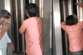Eight officials and employees remained trapped in an Indravati Bhavan elevator for half an hour; panic ensued after the lift suddenly stopped working. latest News hindi news khabargali 