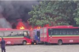 Major accident at Mumbai bus depot massive fire breaks out in 10 BEST buses latest News hindi news khabargali 