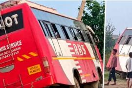  Major bus accident in Bemetara; bus hits a pole, two passengers killed hindi news bemetara news chhattisgarh news khabargali 
