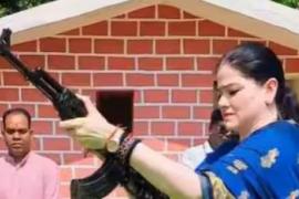 SP Ankita Sharma receives notice from PHQ; video of her firing an AK-47 into the air on Vijayadashami had gone viral rajanadgaon news hindi news 