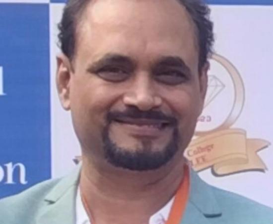 For the first time in Central India, complex ear surgery of a kidney transplant patient, Dr. Anuj Jaulkar performed a miracle, Raipur, Dr. Jaulkar ENT Hospital, rare disease 'cholesteatoma', state-of-the-art microscopic method, anesthesiologist Dr. Smita Jaulkar, Dr. Vishwaja Jaulkar, OT assistant Gajanan Sahu, Savitri Sen, Chhattisgarh, Khabargali,