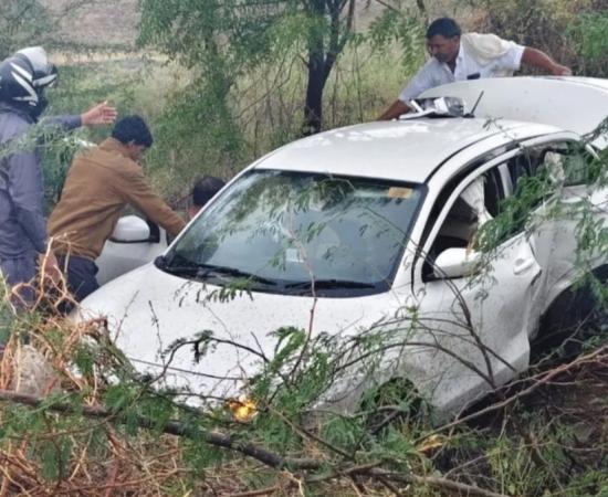 Tragic accident on Bharatmala Expressway, husband, wife and daughter died after returning from a wedding ceremony. Hindi latest news hindi News big News khabargali 