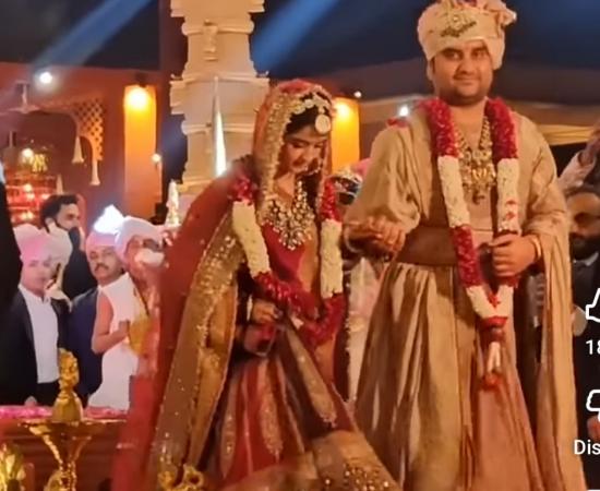 Jai Jai Indresh Upadhyay tied the knot of marriage, took seven rounds with Shipra Sharma of Haryana, Jaipur, Vrindavan, Brij, Krishna, Radhe, Govardhan, Gopi, Ashtanidhi, Mother Cow, Mother Yashoda, Mother Devaki, Nand Baba, Vasudev Ji, Vrishbhanu Ji, Mother Kirti, Eight Friends, Eight Friends, Govardhan, Yamuna Ji, Mathura, Khabargali