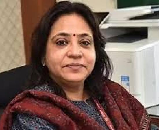 IAS officer Richa Sharma was trapped in a lift for 20 minutes and suffered from suffocation. raipur chhattisgarh hindi news big khabargali 