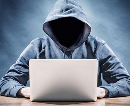 Cyber fraud of ₹28 lakh via email scam promising bank account change; mobile phone and Aadhaar card seized. latest News hindi news big News khabargali 
