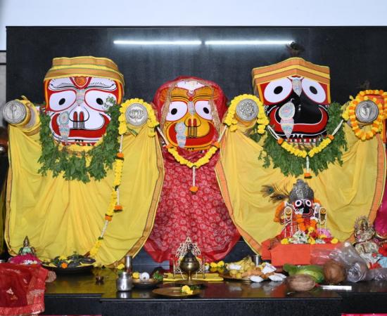 Raipur News, Jagannath Temple Gayatri Nagar, Raipur, MLA and President of Jagannath Seva Samiti Purandar Mishra, Raksha Sutra, 2100 women, Lord Jagannath, Chhattisgarh News, religious event, Khabargali
