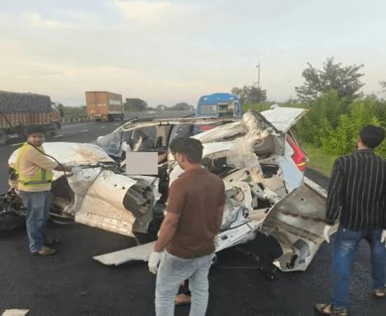Accident on Delhi-Mumbai Expressway; 3 devotees lose their lives while heading to Khatu Shyam for darshan. hindi news accident news khabargali 