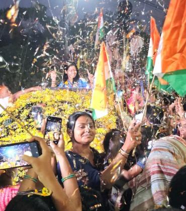 World champion Team India's physio Akanksha Satyavanshi received a grand welcome in Raipur, celebrations from Ram Mandir to Bharat Mata Chowk, Raipur, Chhattisgarh, Khabargali