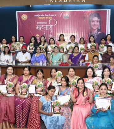 "State Talents Adorned with Traditional Garlands and Bangles: Navsrijan Manch Honors 65 Women and 12 Self-Help Groups with the 'Chhattisgarh Mahtari Alankaran'" — "Raipur: On International Women's Day, the state's 'Mahtaris' (mothers/women) who have performed outstanding work were accorded a grand felicitation. — Shri Amarjit Singh Chhabra, State President of the organization | Chhattisgarh, Raipur | Khabargali"
