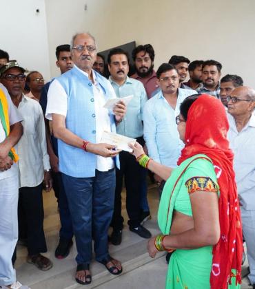 Service to mankind is service to God: MP Brijmohan Agrawal distributed cheques worth Rs 20 lakh to 200 beneficiaries, supported education, health and culture. From education and treatment of the poor to Ramayana Mandals, MP Brijmohan's sensitive support, Raipur, Chhattisgarh, Khabargali