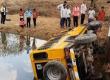  गहरी खाई में गिरी पिकअप वाहन, 4 की मौत, 20 घायल खबरगली Pickup vehicle falls into deep ditch, 4 killed, 20 injured raigarh chhattisgarh hindi news khabargali 