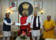 Chhattisgarh government contributes ₹5 crore for Assam flood victims; cheque handed over to the Governor. Latest News hindi News khabargali 