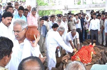 Bhupesh baghel with mother