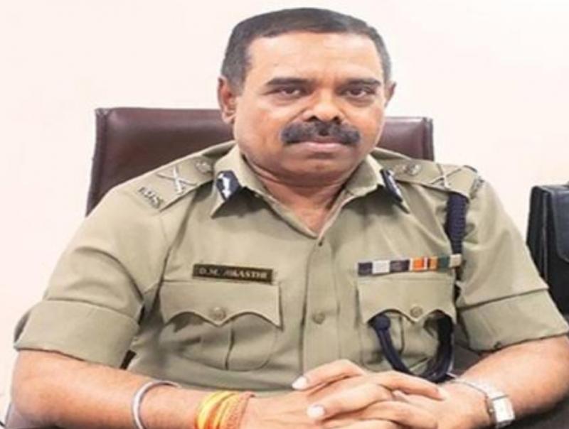 Dgp dm awasthi, khabargali