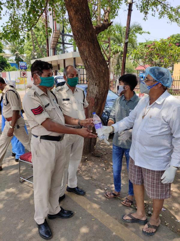 Pramod sharma, gud waale bhaiyya, raipur, lockdown, khabargali