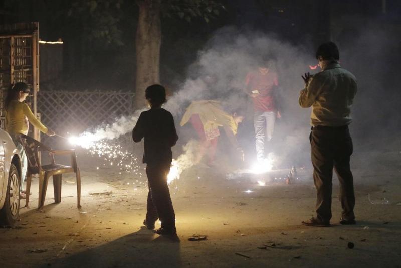 Capital Raipur, Diwali, fireworks, pollution increased, Chhattisgarh Environmental Protection Board, National Green Tribunal, firecrackers, guide lines and violation of rules, polluted, air pollution, khabargali
